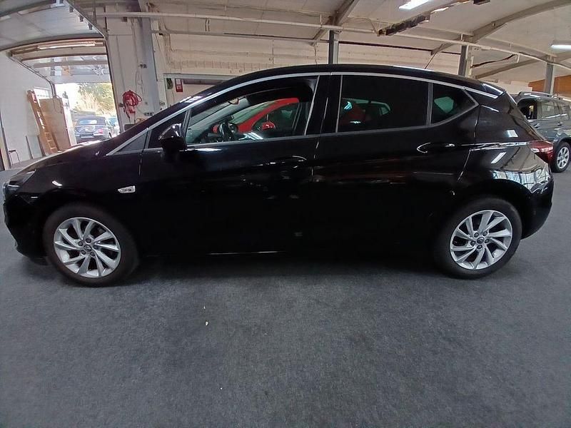 Gebraucht Opel Astra 131 PS (96 kW) 2021 Schwarz Limousine