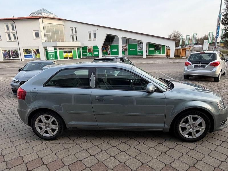 Gebraucht Audi A3 Ambiente 140 PS (102 kW) 2009 Blau Kleinwagen