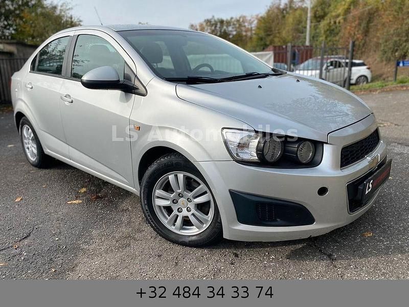 Gebraucht Chevrolet Aveo 95 PS (69 kW) 2012 Silber Limousine
