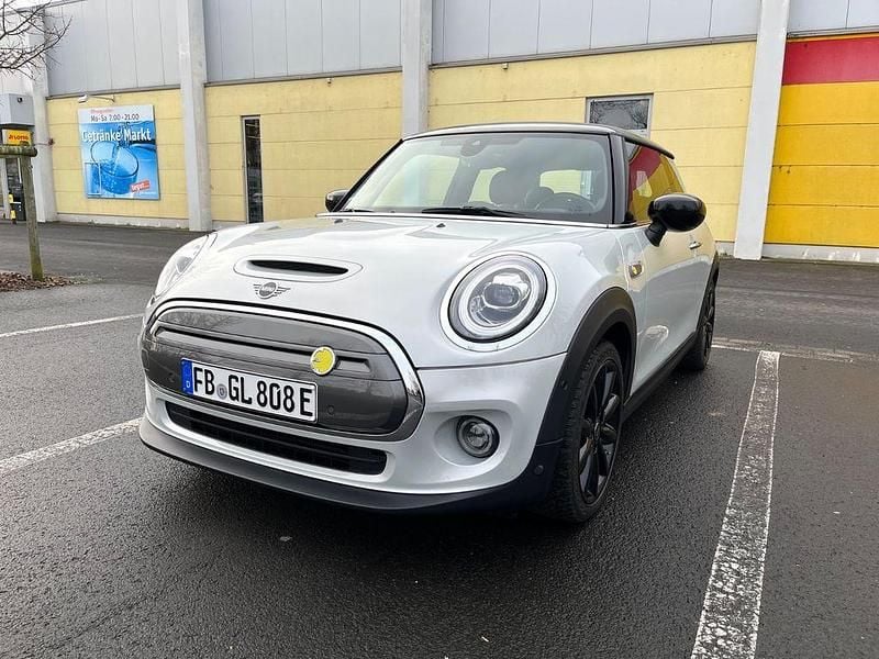 Silber Gebraucht 2021 Mini Cooper SE Kleinwagen | 14.900 € (Superpreis) - Bild 1/4