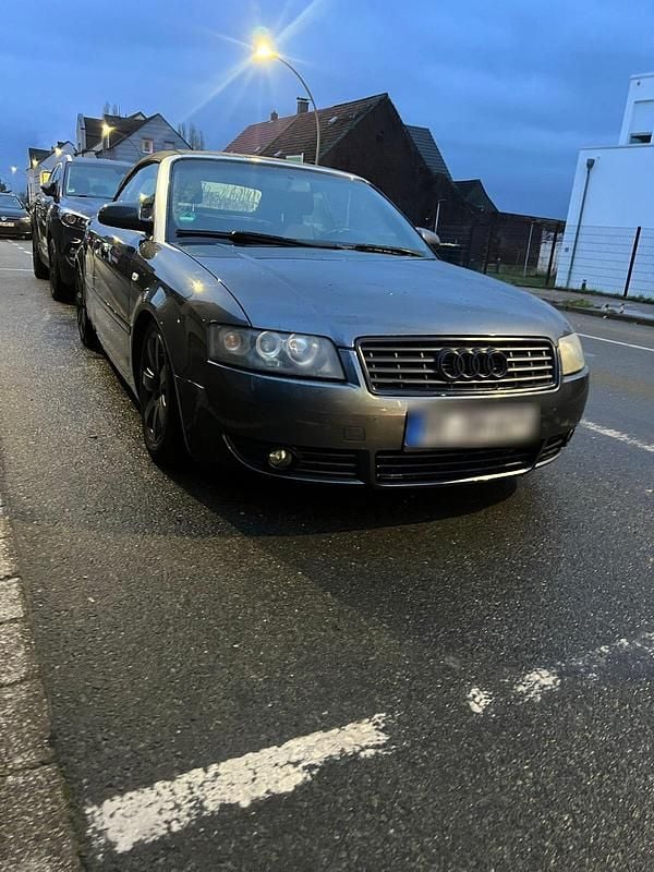 Grau Gebraucht 2003 Audi A4 Cabriolet Design Cabrio | 3.300 € (Etwas zu teuer) - Bild 1/4