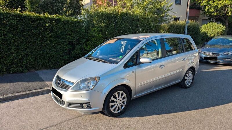 Silber Gebraucht 2006 Opel Zafira Edition Van / Kleinbus | 3.200 € (Teuer) - Bild 1/4