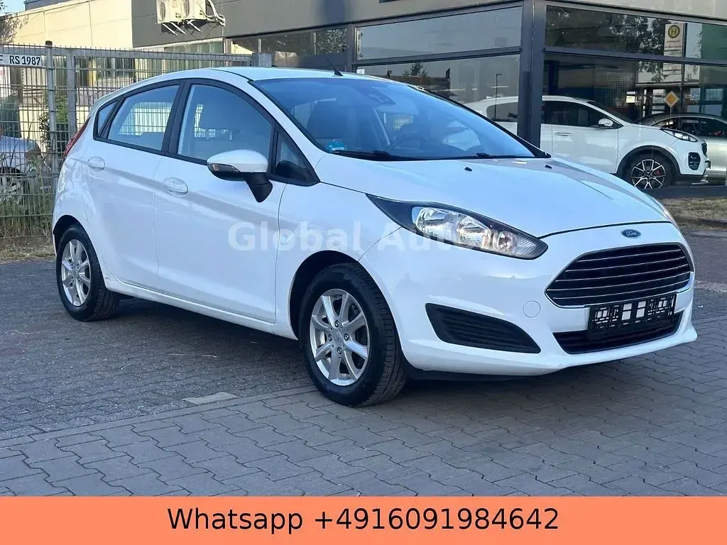 Gebraucht Ford Fiesta Trend 101 PS (74 kW) 2014 Weiß Kleinwagen