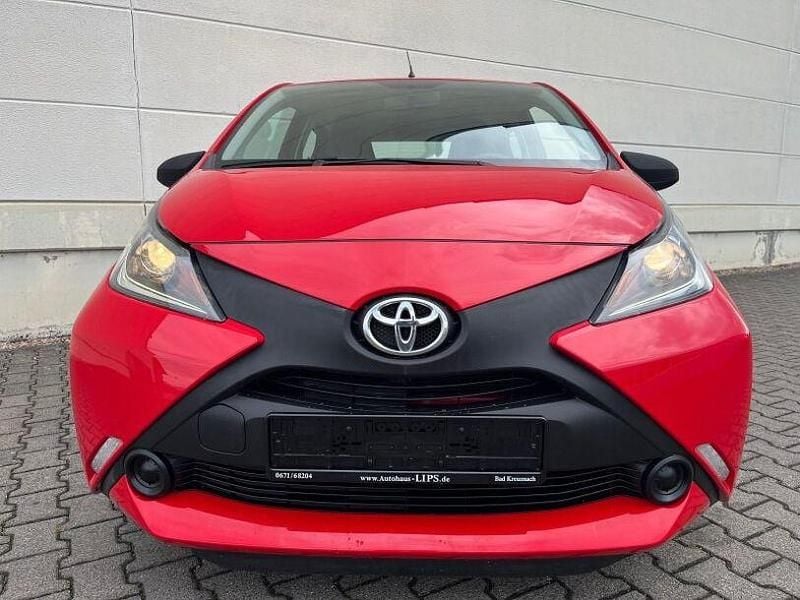 Gebraucht Toyota Aygo 69 PS (50 kW) 2017 Super red 5 Kleinwagen