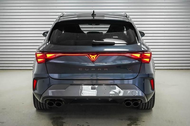 Gebraucht Cupra Leon VZ 333 PS (244 kW) 2025 Magnetic grau metallic (s7) Kombi