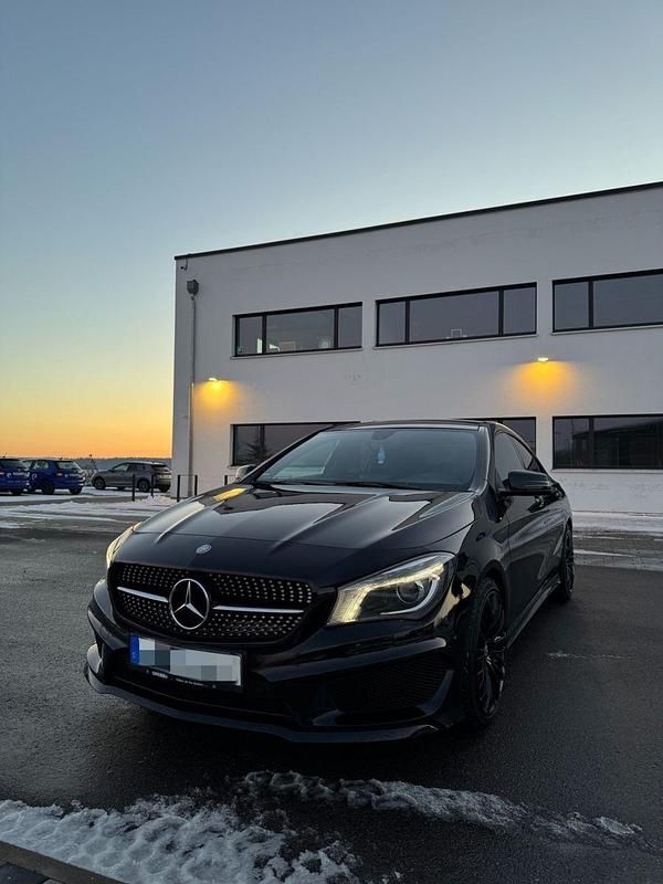 Schwarz Gebraucht 2014 Mercedes CLA200 AMG Coupé | 15.750 € (Fairer Preis) - Bild 1/4