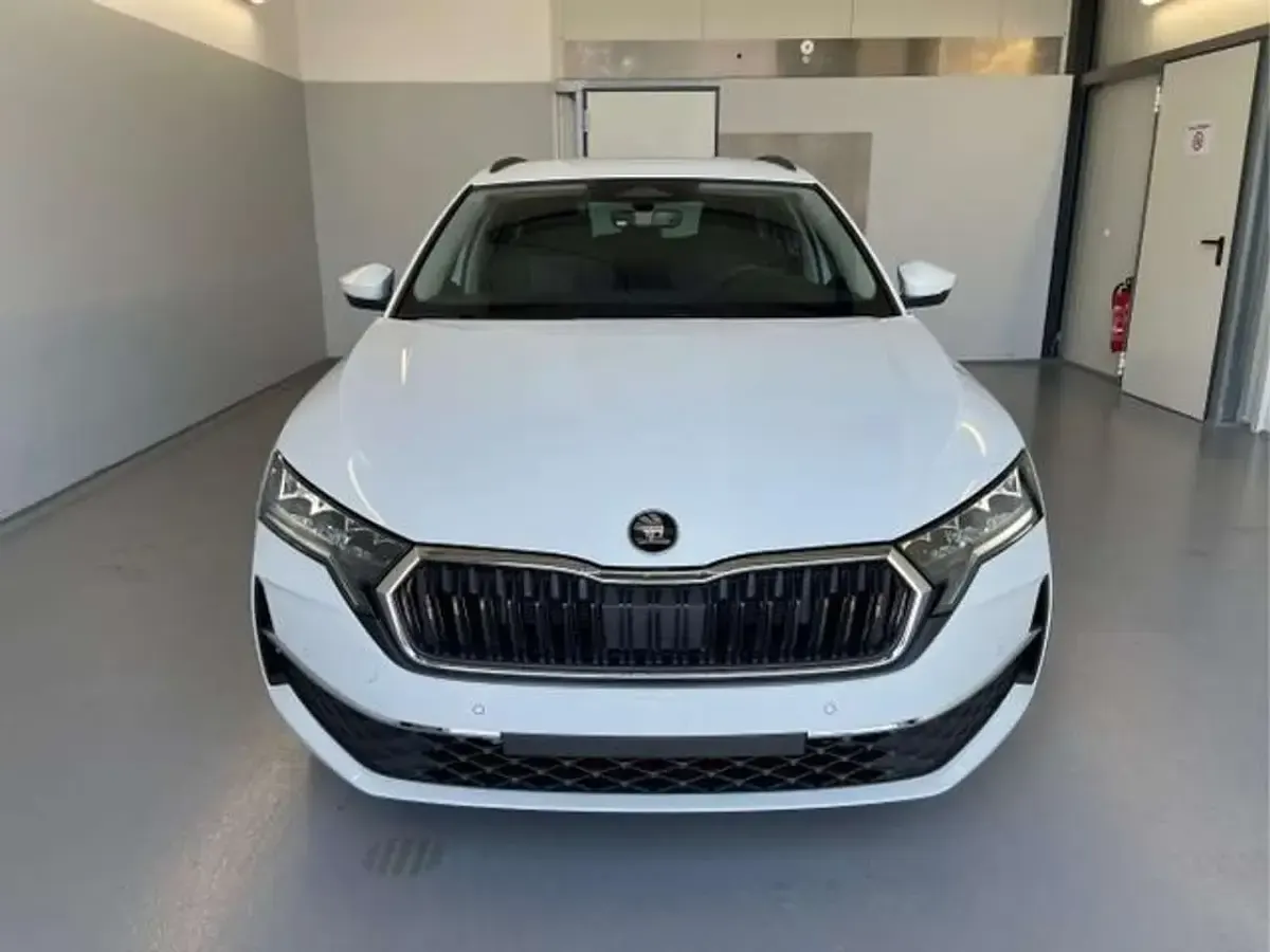 Neu Skoda Octavia Selection 150 PS (110 kW) 2026 [2y2y] moon weiss perleffekt Kombi