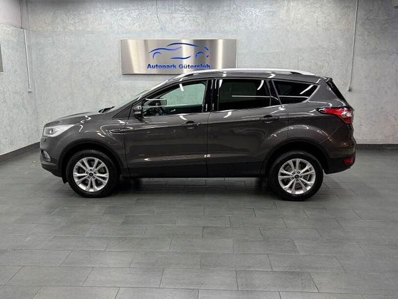 Gebraucht Ford Kuga Titanium 175 PS (128 kW) 2018 Grau SUV