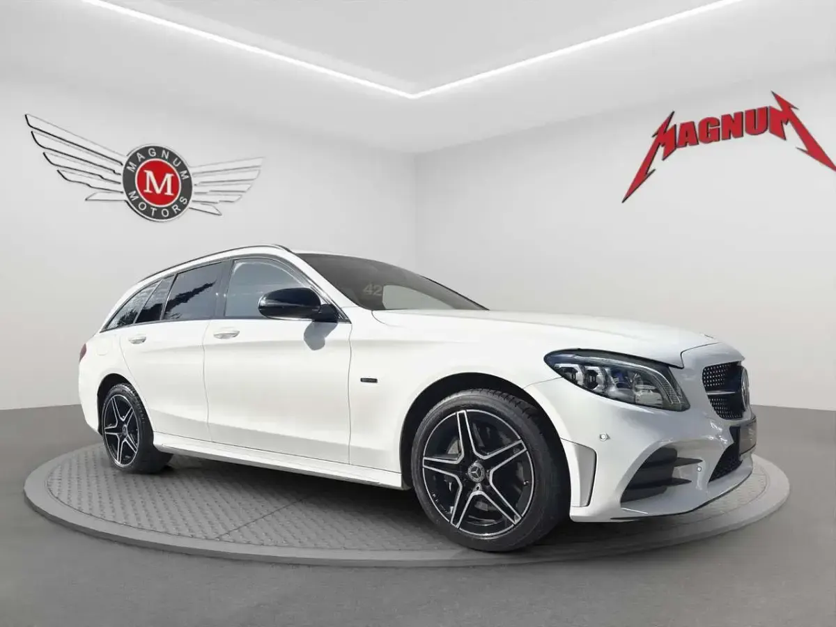 Gebraucht Mercedes C300e AMG 306 PS (225 kW) 2022 Polarweiss Kombi