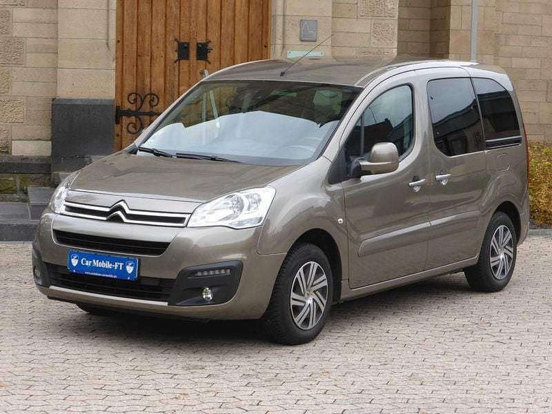 Nocciola Gebraucht 2018 Citroën Berlingo SELECTION Van / Kleinbus | 12.950 € (Fairer Preis) - Bild 1/4