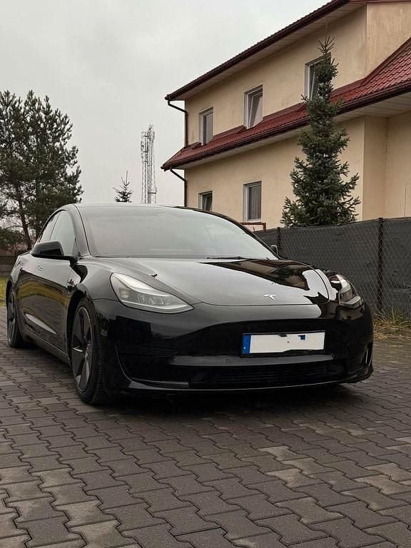 Schwarz Gebraucht 2021 Tesla Model 3 Standard Range Plus Limousine | 17.500 € (Fairer Preis) - Bild 1/4