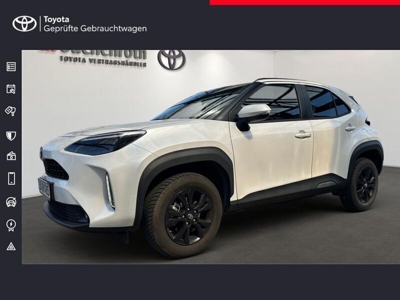 Platinum white pearl mc. Gebraucht 2024 Toyota Yaris Cross SUV | 28.950 € (Fairer Preis) - Bild 1/4