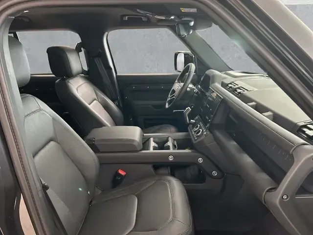 Neu Land Rover Defender HSE Dynamic 249 PS (183 kW) 2026 Grau SUV