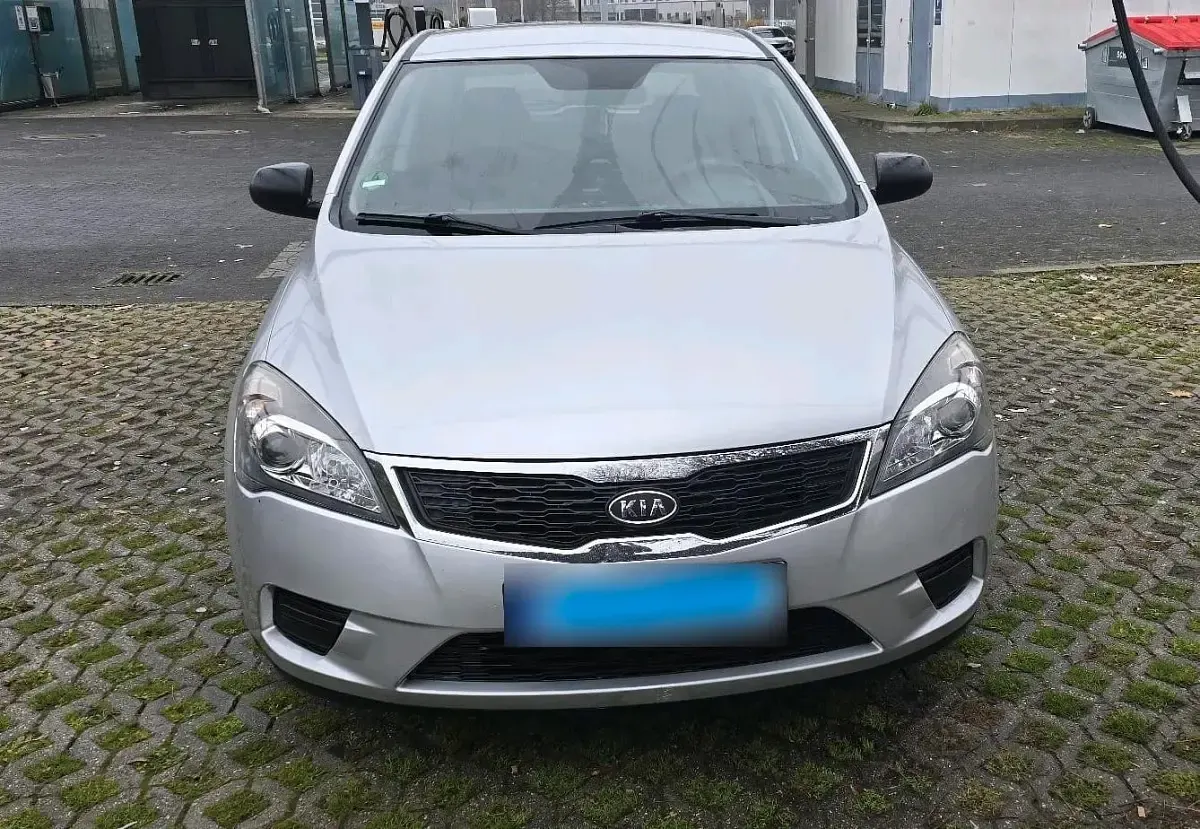 Gebraucht Kia Ceed 90 PS (66 kW) 2010 Grau Kleinwagen
