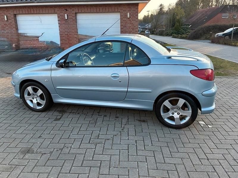 Gebraucht Peugeot 206 CC 109 PS (80 kW) 2006 Silber Cabrio