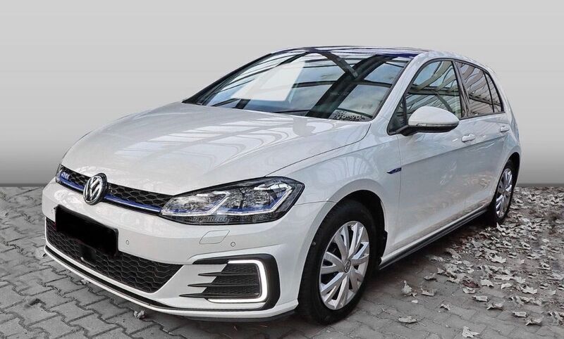 Weiß Gebraucht 2020 VW Golf VIII Edition Limousine | 17.599 € (Superpreis) - Bild 1/4