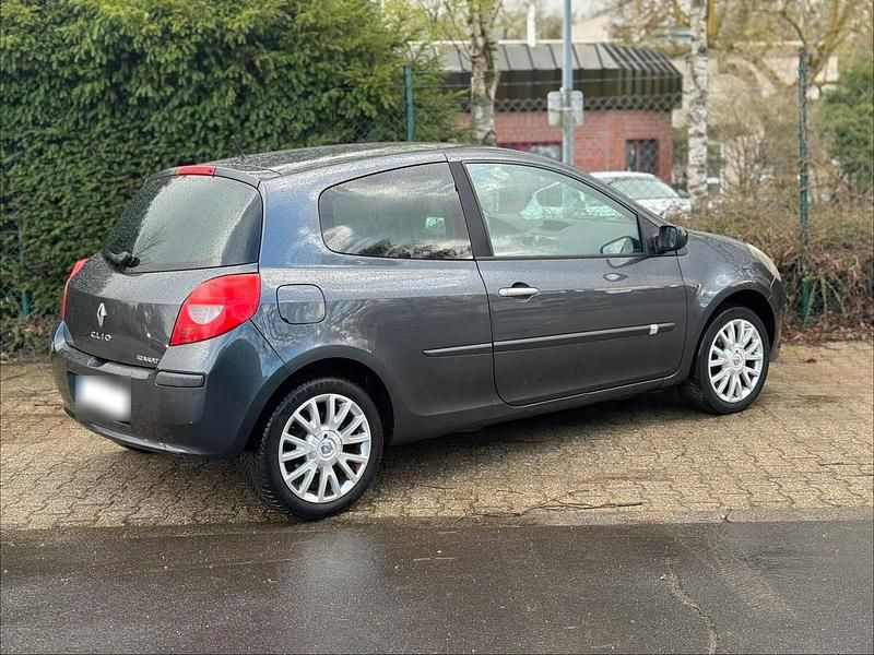 Gebraucht Renault Clio II 87 PS (63 kW) 2007 Schwarz Kleinwagen