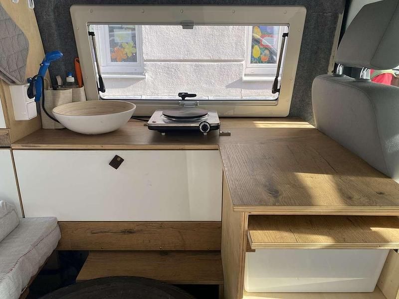 Second-hand VW T5 102 CP (75 kW) 2014 Alb Van