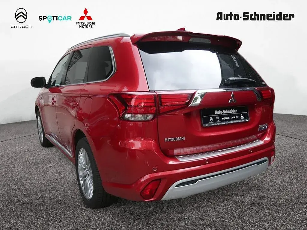 Gebraucht Mitsubishi Outlander P-HEV Intro Edition 224 PS (164 kW) 2019 Rot (metallic) SUV