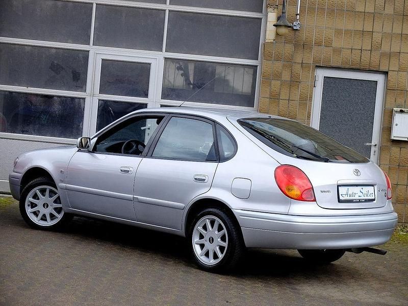 Gebraucht Toyota Corolla 110 PS (80 kW) 2000 Silber Limousine