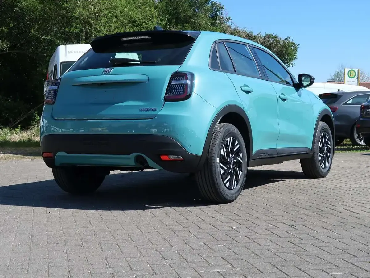 Gebraucht Fiat 600 101 PS (74 kW) 2025 Acqua blau SUV