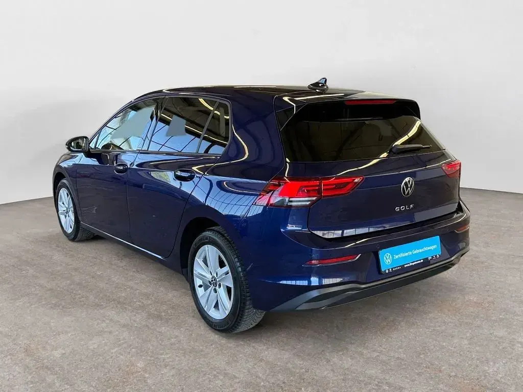 Gebraucht VW Golf VIII Life 131 PS (96 kW) 2022 Blau Limousine