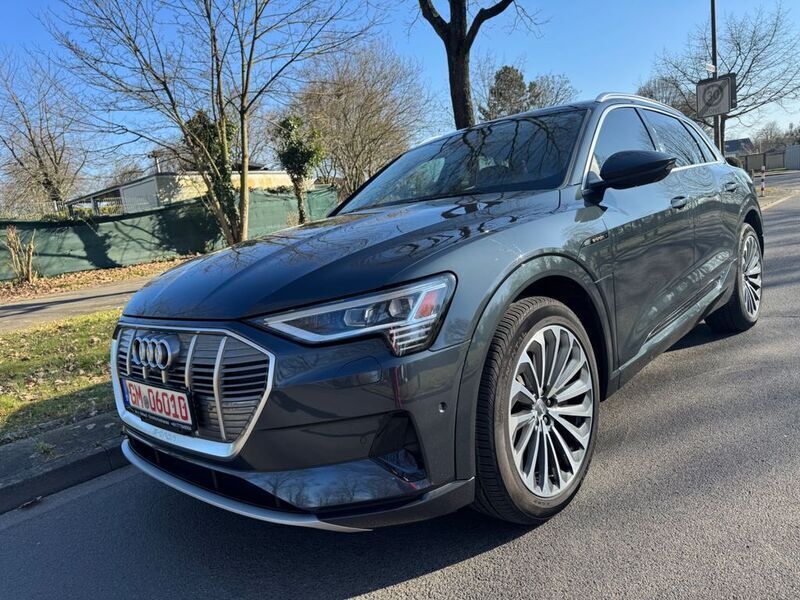 Manhattangrau metallic Gebraucht 2019 Audi e-tron Advanced SUV | 39.799 € (Teuer) - Bild 1/4