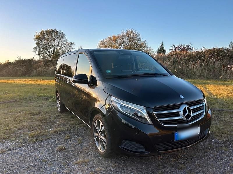 Schwarz Gebraucht 2016 Mercedes V250 Van / Kleinbus | 32.499 € (Fairer Preis) - Bild 1/4