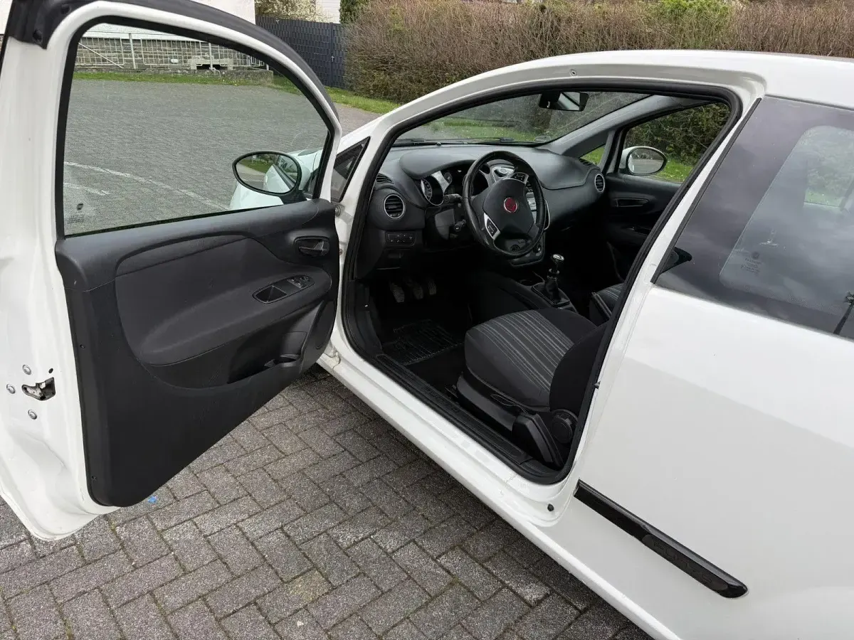Gebraucht Fiat Punto 69 PS (50 kW) 2011 Weiß Kleinwagen