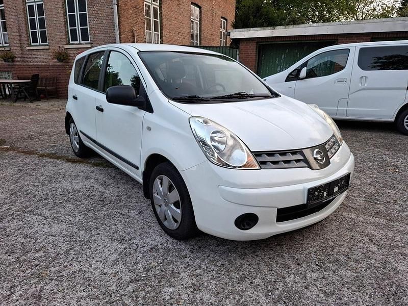 Weiß Gebraucht 2010 Nissan Note Visia Van / Kleinbus | 3.993 € (Etwas zu teuer) - Bild 1/4