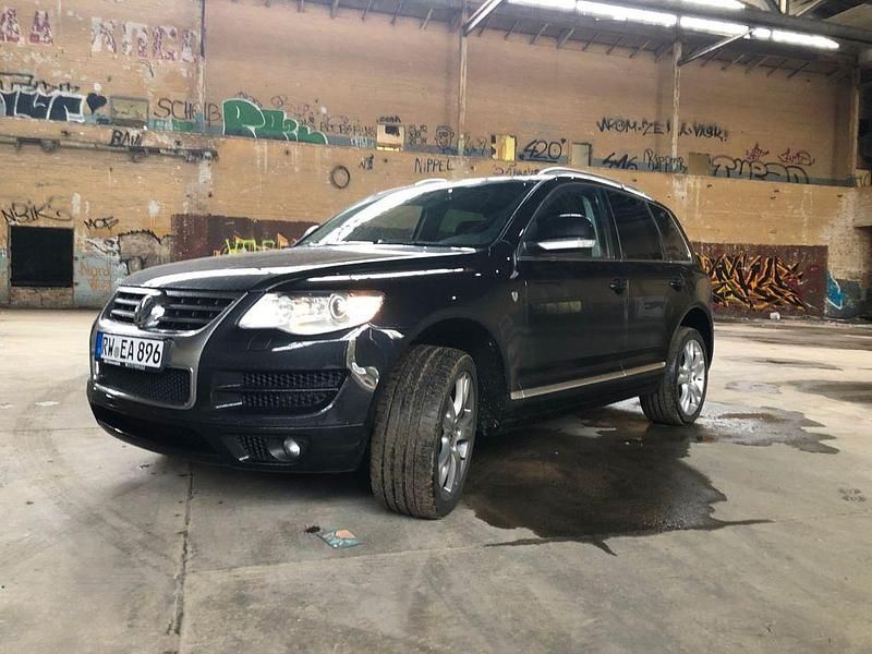 Schwarz Gebraucht 2008 VW Touareg Individual SUV | 9.800 € (Etwas zu teuer) - Bild 1/4