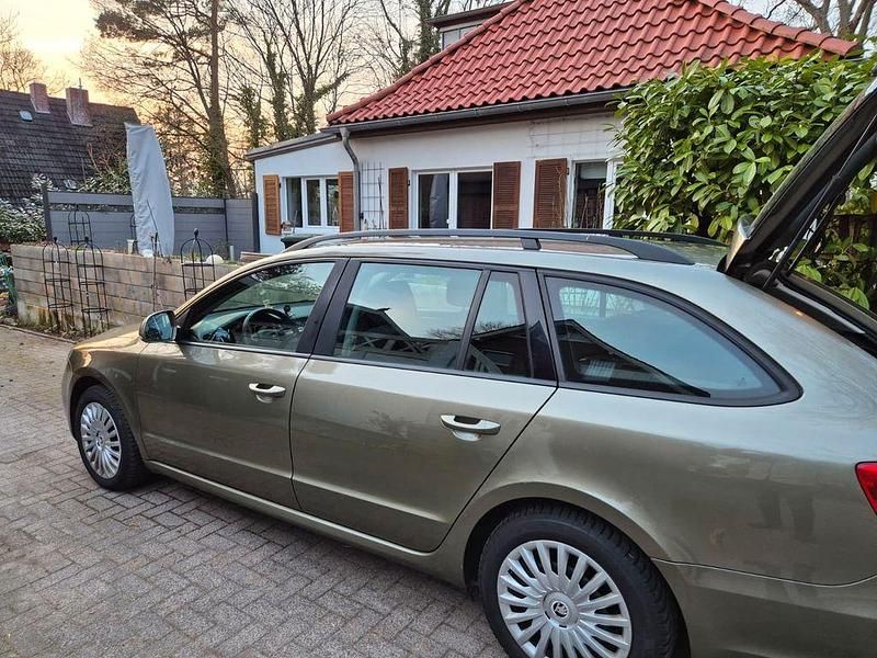 Gebraucht Skoda Superb Active 140 PS (102 kW) 2014 Kombi