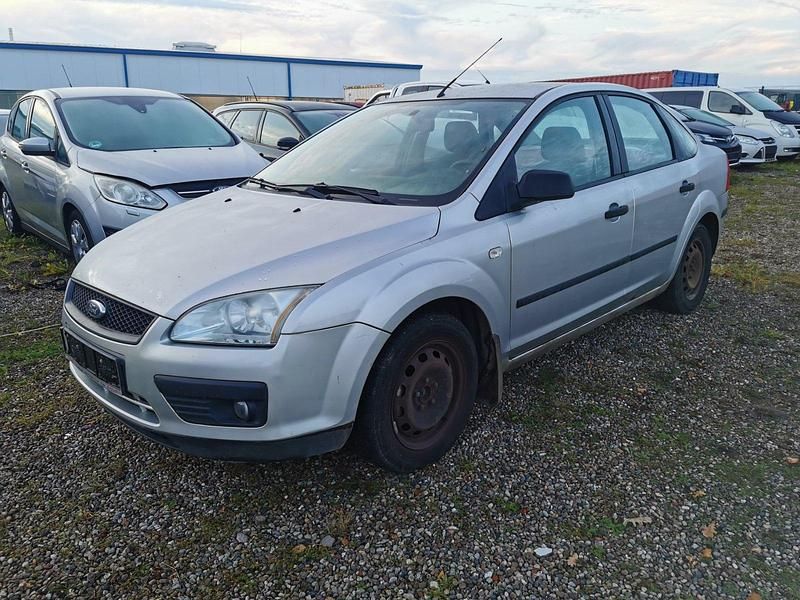 Grau Gebraucht 2005 Ford Focus Limousine | 550 € (Superpreis) - Bild 1/4