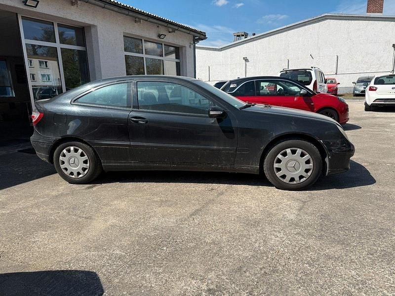 Gebraucht Mercedes C200 163 PS (119 kW) 2004 Schwarz Coupé