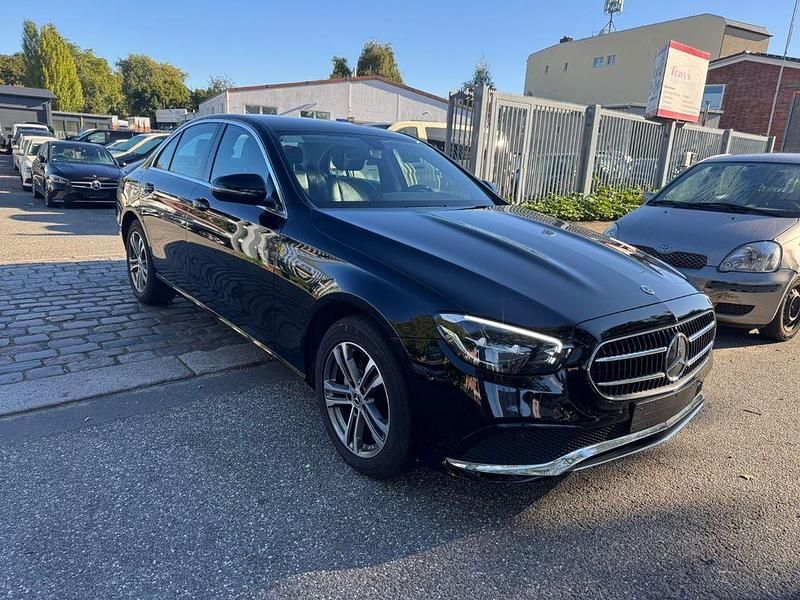 Schwarz Gebraucht 2022 Mercedes E220 Avantgarde Limousine | 25.450 € (Fairer Preis) - Bild 1/4