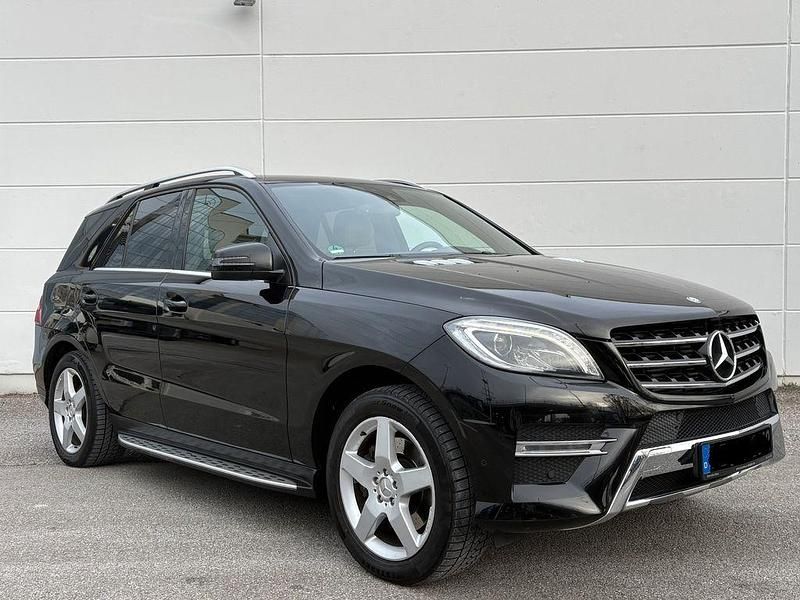 Schwarz Gebraucht 2013 Mercedes ML350 Style SUV | 16.200 € (Fairer Preis) - Bild 1/4