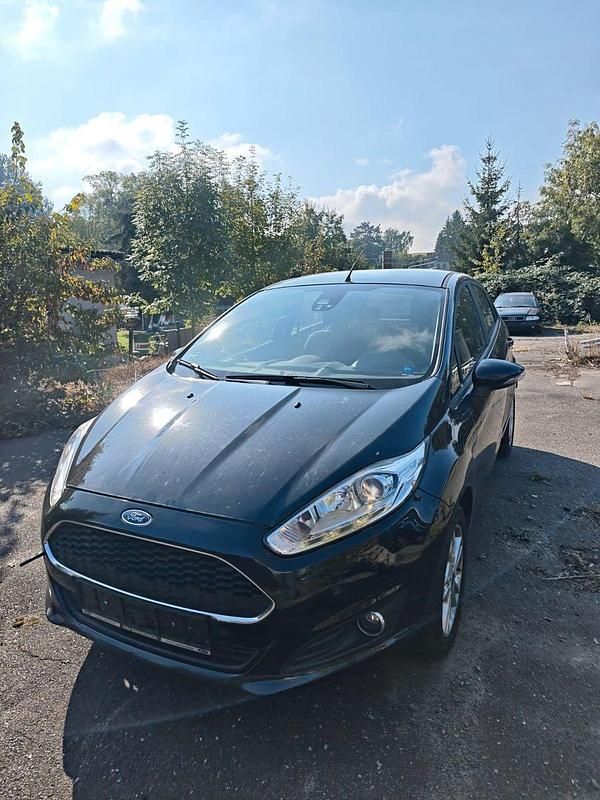 Schwarz Gebraucht 2016 Ford Fiesta Celebration Kleinwagen | 2.600 € - Bild 1/4