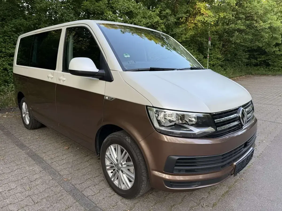 Gebraucht VW Multivan Comfortline 204 PS (150 kW) 2018 Bambusgarden green metallic Van / Kleinbus