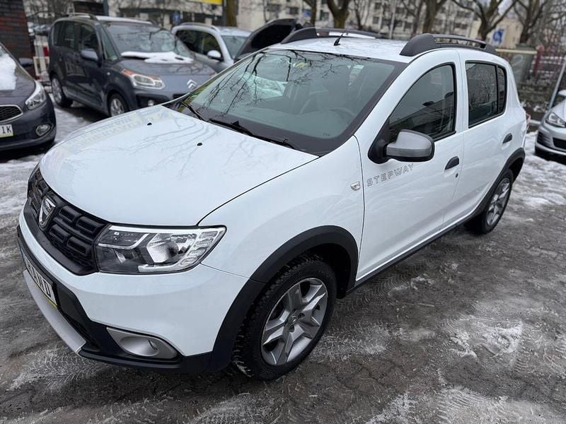 Weiß Gebraucht 2020 Dacia Sandero Essentiel Limousine | 7.650 € (Guter Preis) - Bild 1/4