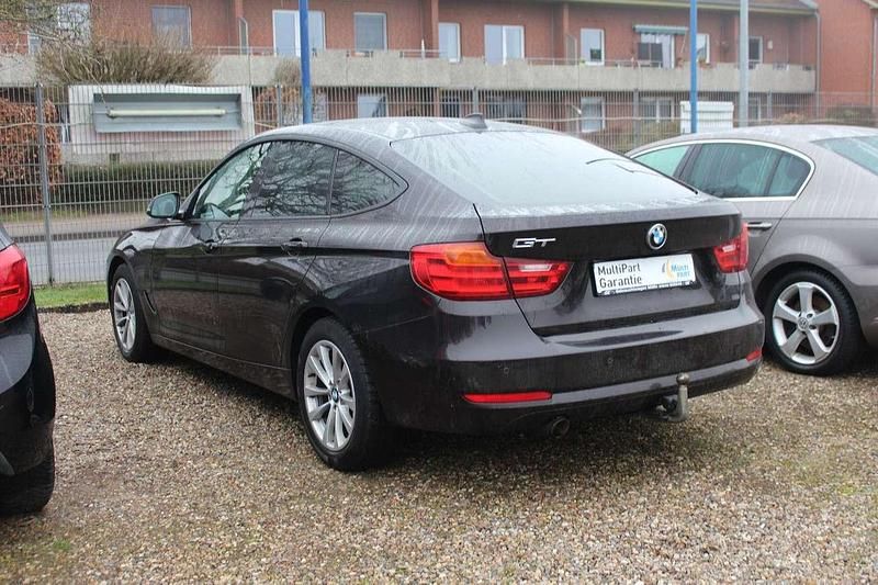 Gebraucht BMW 318 143 PS (105 kW) 2013 Sparkling brown metallic Limousine