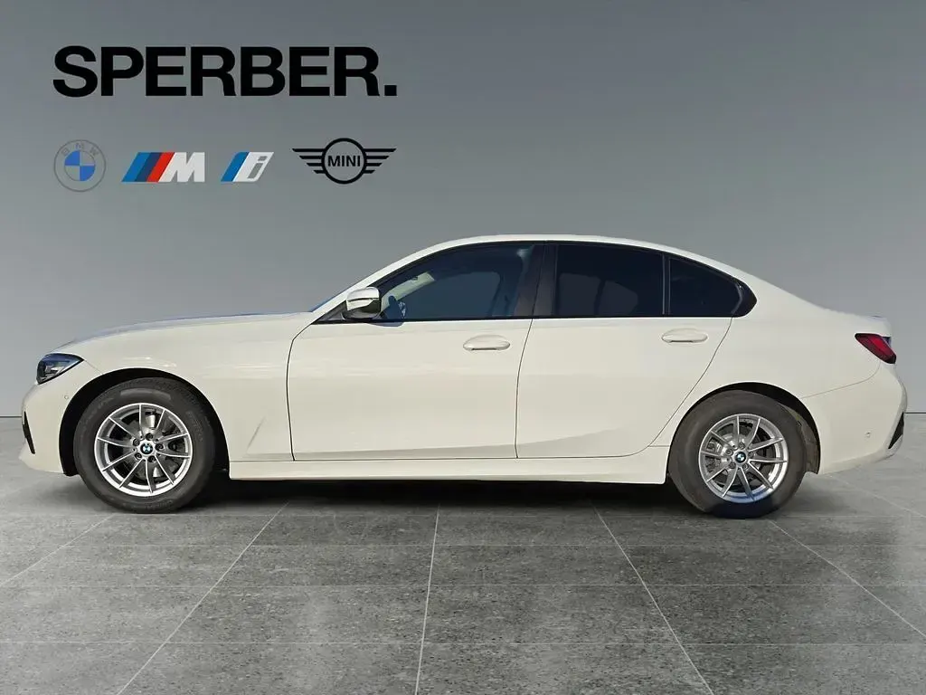 Gebraucht BMW 320 Sport Line 190 PS (139 kW) 2022 Weiß Limousine