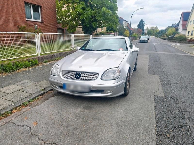 Silber Gebraucht 2003 Mercedes SLK200 Edition Cabrio | 7.500 € (Etwas zu teuer) - Bild 1/4