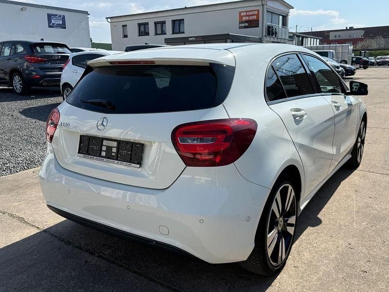 Gebraucht Mercedes A180 122 PS (89 kW) 2017 Weiß Limousine