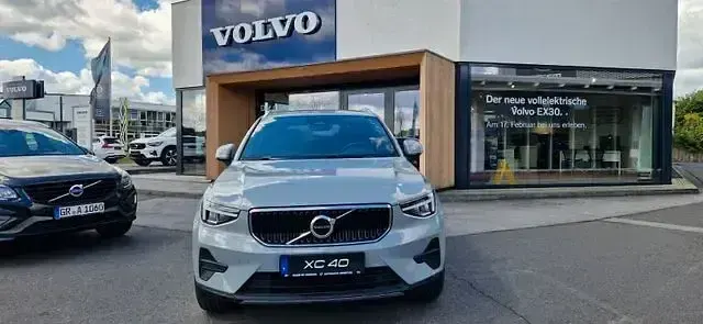 Gebraucht Volvo XC40 Core 163 PS (119 kW) 2024 Vapour grey SUV