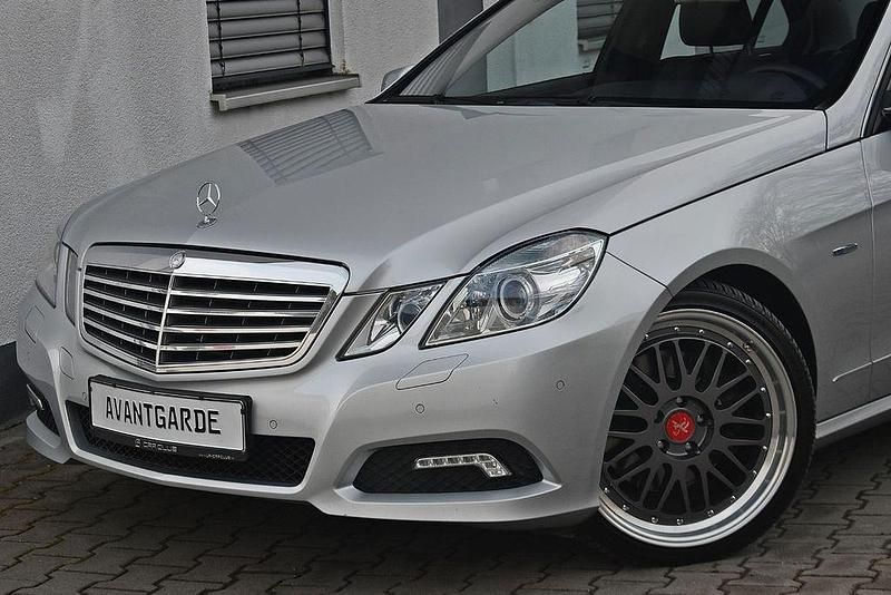 Silber Gebraucht 2009 Mercedes E350 Night Limousine | 13.991 € (Etwas zu teuer) - Bild 1/4