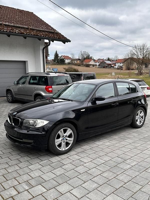Gebraucht BMW 118 143 PS (105 kW) 2009 Schwarz Kleinwagen
