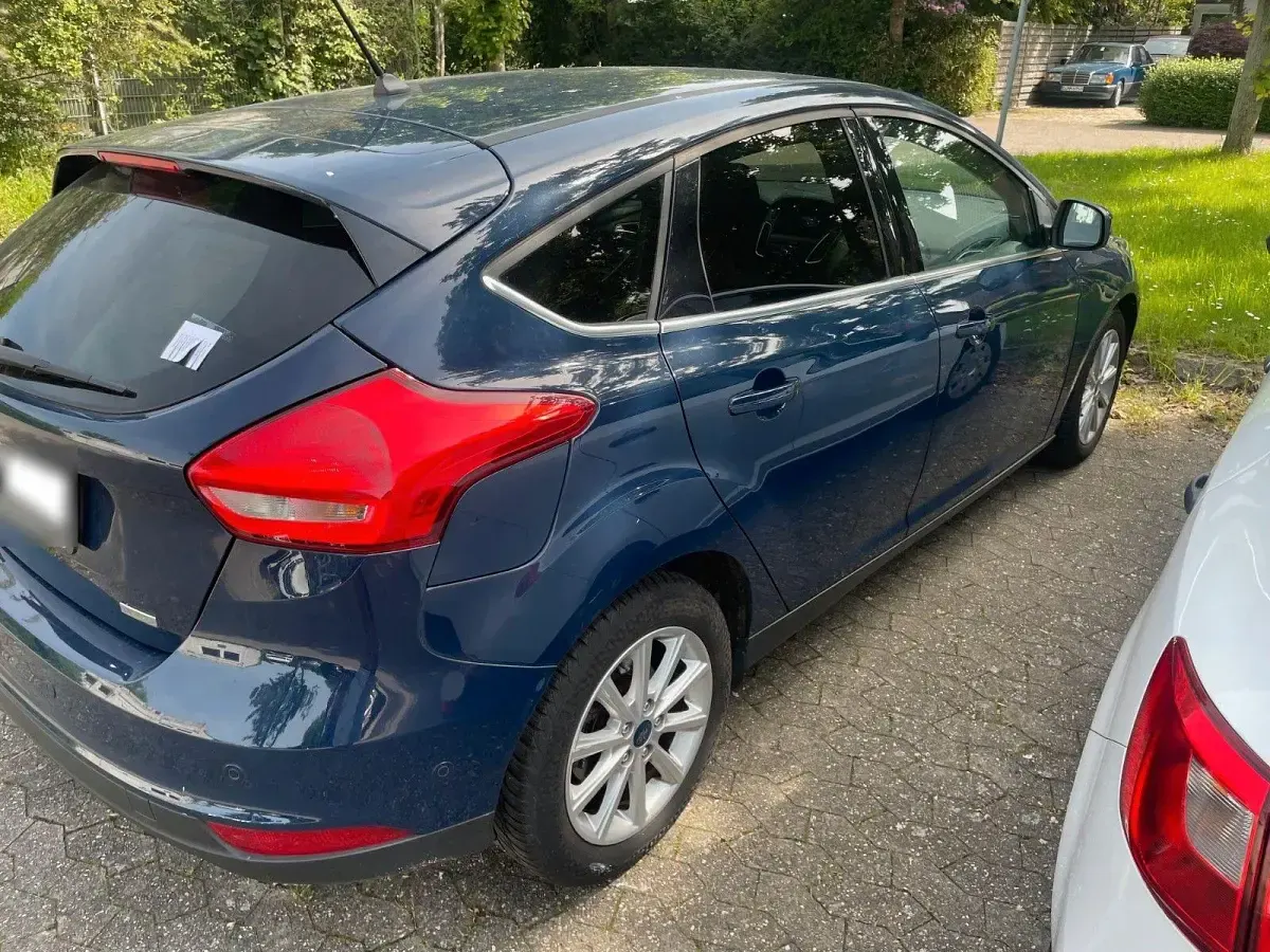 Używany Ford Focus 125 KM (91 kW) 2018 Niebieski Sedan/Limuzyna