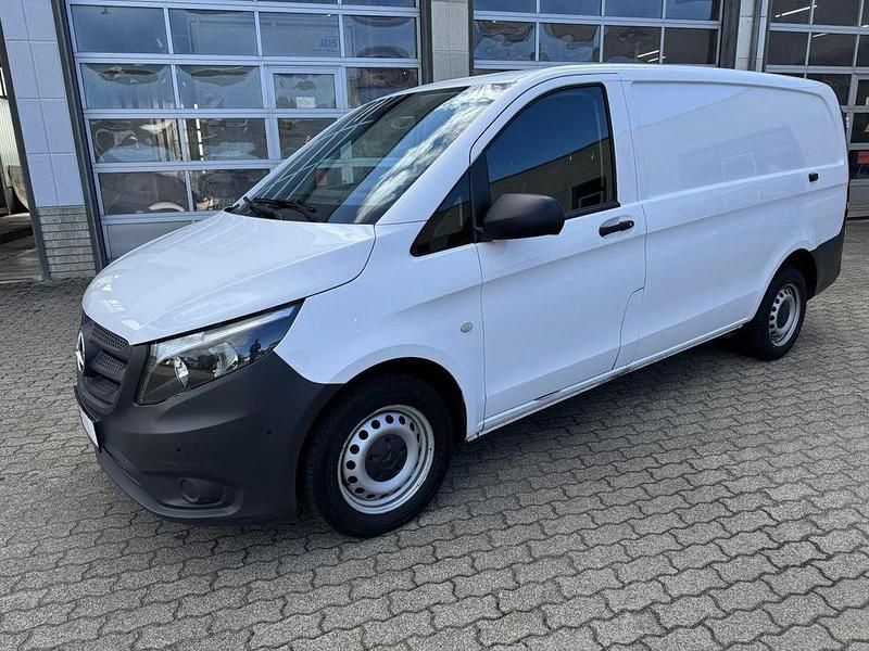 Weiß Gebraucht 2023 Mercedes Vito Van / Kleinbus | 22.491 € - Bild 1/4