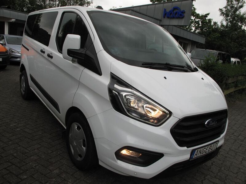 Weiß Gebraucht 2019 Ford Transit Custom Trend Van / Kleinbus | 23.987 € (Teuer) - Bild 1/4