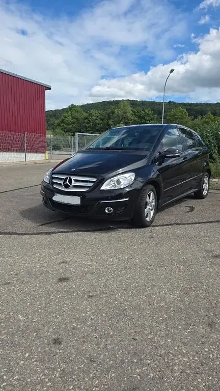 Gebraucht Mercedes 200 136 PS (100 kW) 2009 Schwarz Limousine